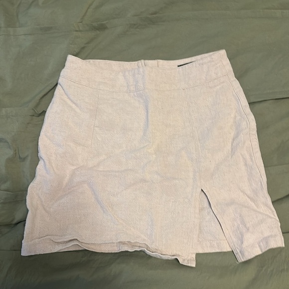 Lioness Linen Mini Skirt - Picture 2 of 3